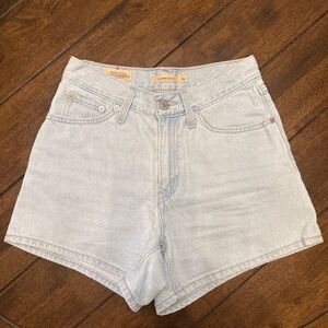 Levi’s Premium 80s Mom Shorts Size 24